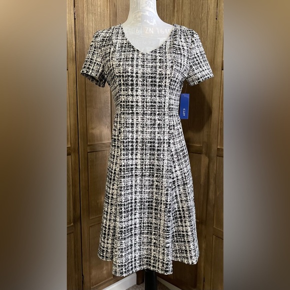 Apt. 9 Dresses & Skirts - NWT Apt. 9 Mineral Black Dress.